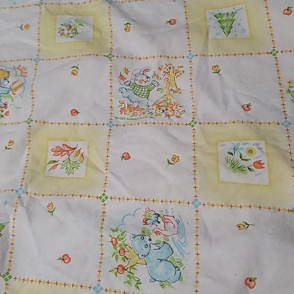 Vintage Dundee Seasons Crib‎ Sheet - Preloved